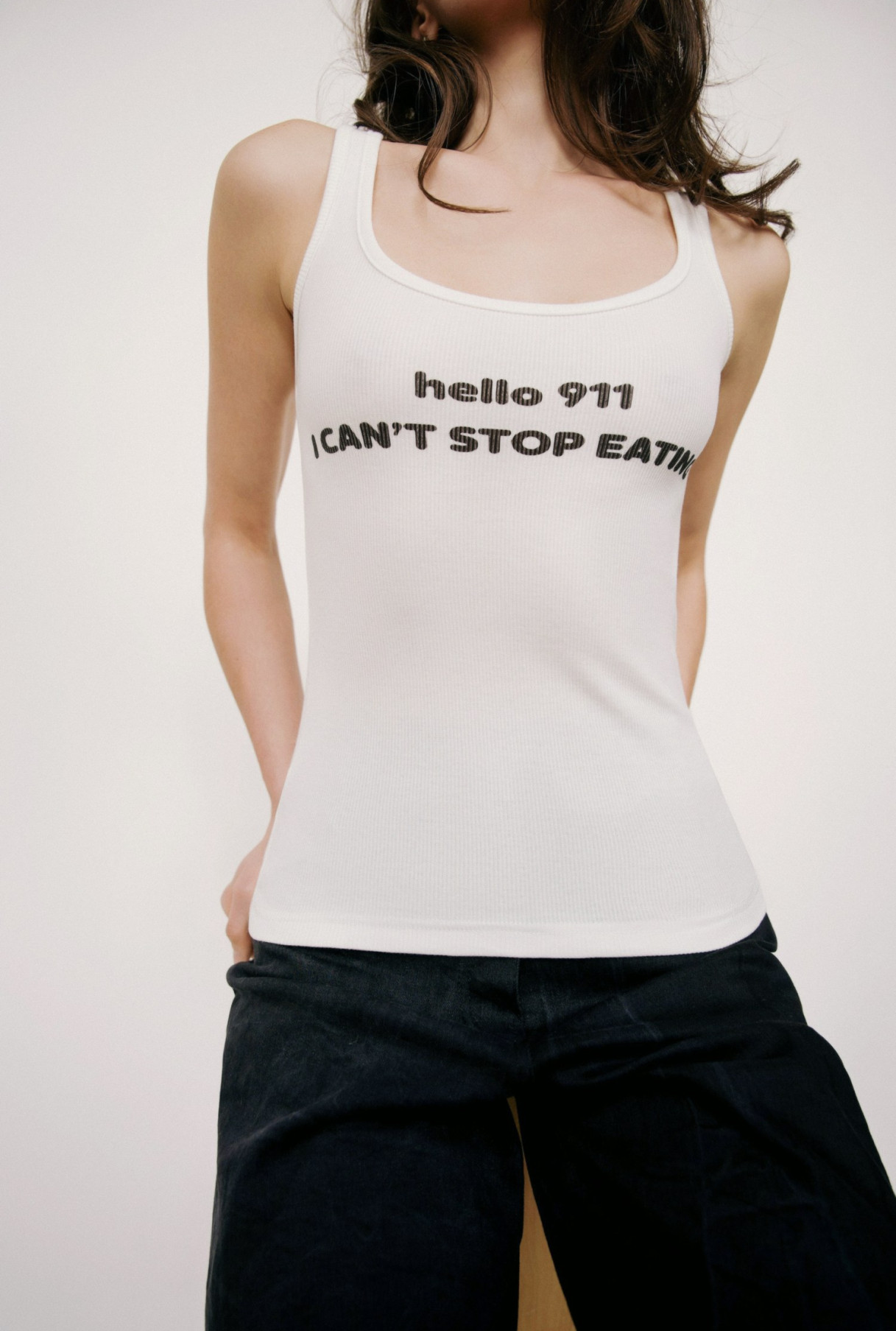 Майка в рубчик Hello 911 молочная фото 1